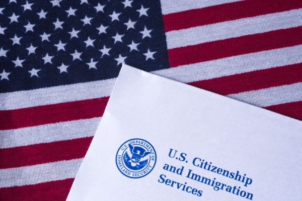 Inmigrantes en USA: Beneficios públicos o ciudadanía