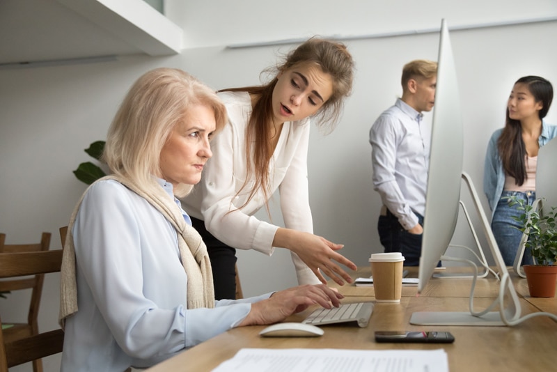 Protecciones de discriminación por edad sólo aplican a empleados