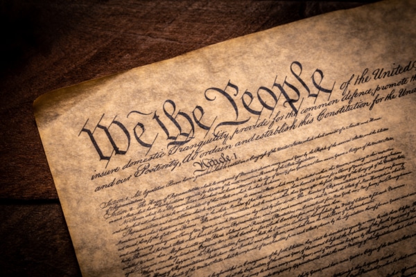 Entendiendo la sexta enmienda a la Constitución parte por parte