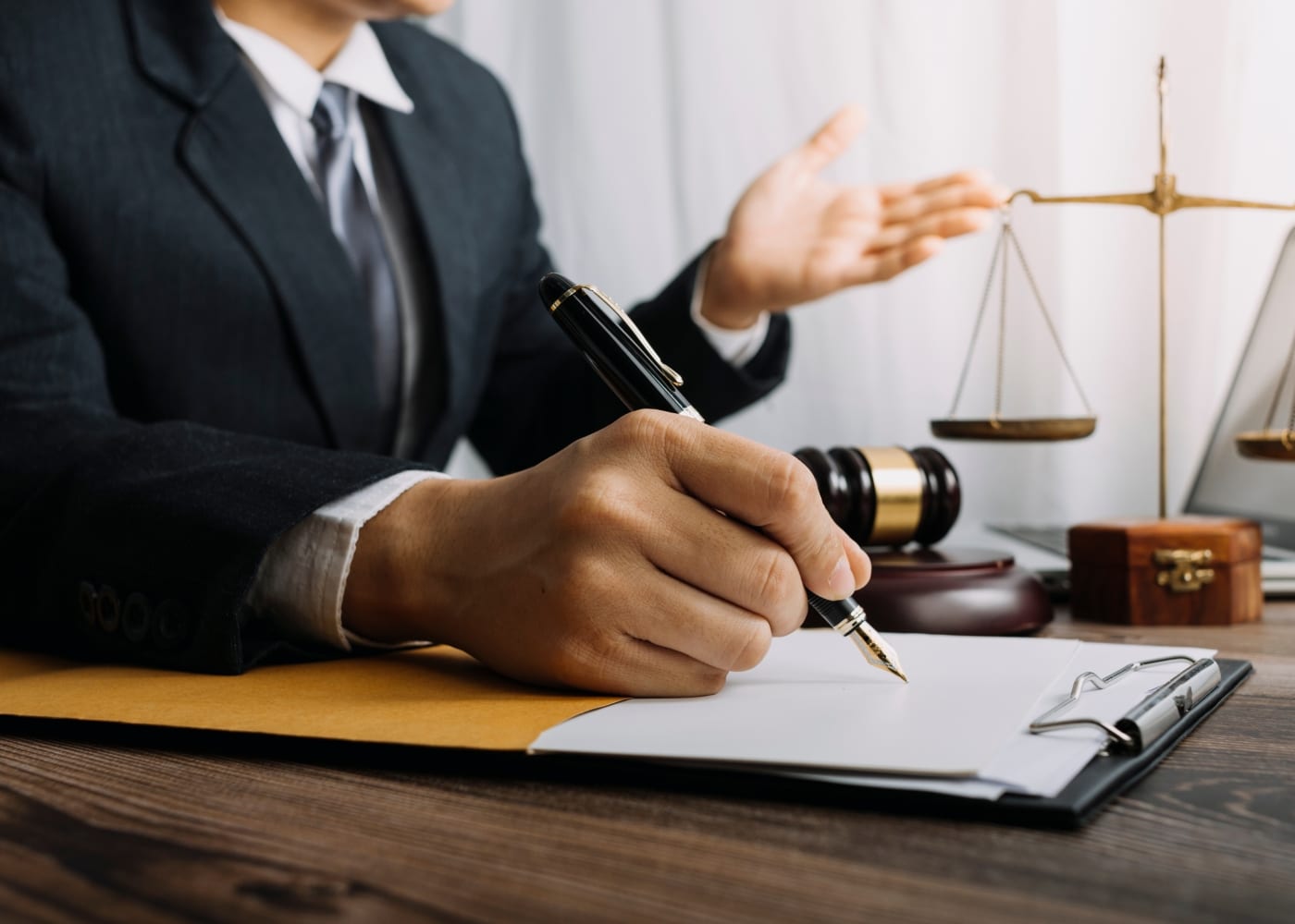 Qué es una orden de restricción y para qué sirven en California